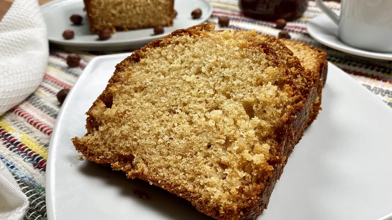 Honey and hazelnut sponge cake