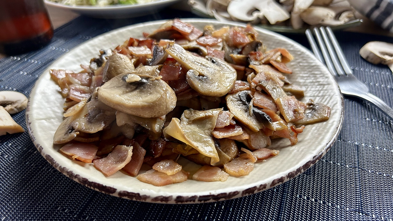 Mushrooms with bacon