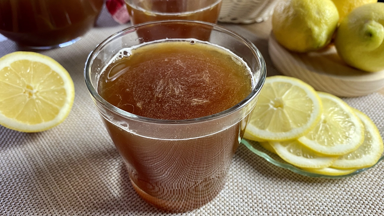 Papelon con limon (panela with lime)