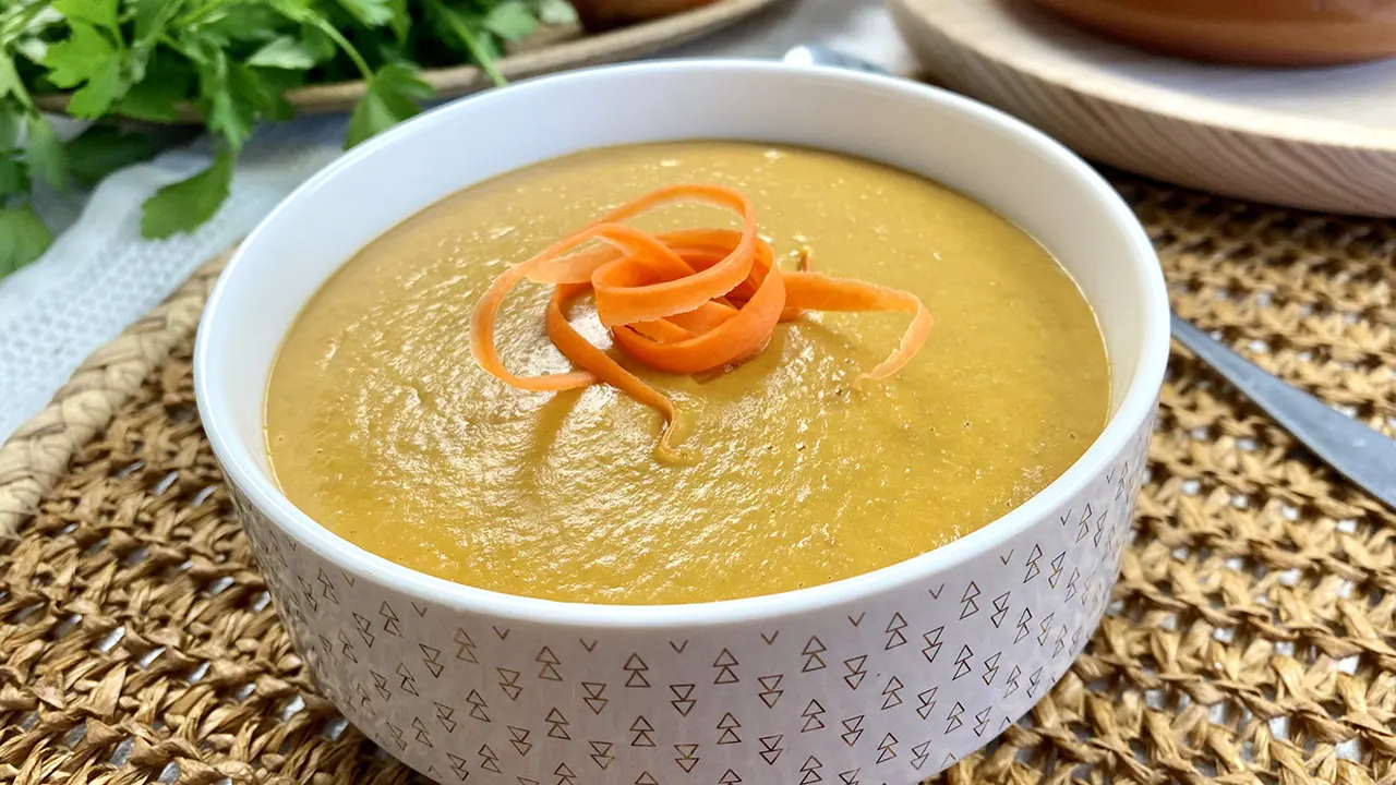 Cream of lentil soup