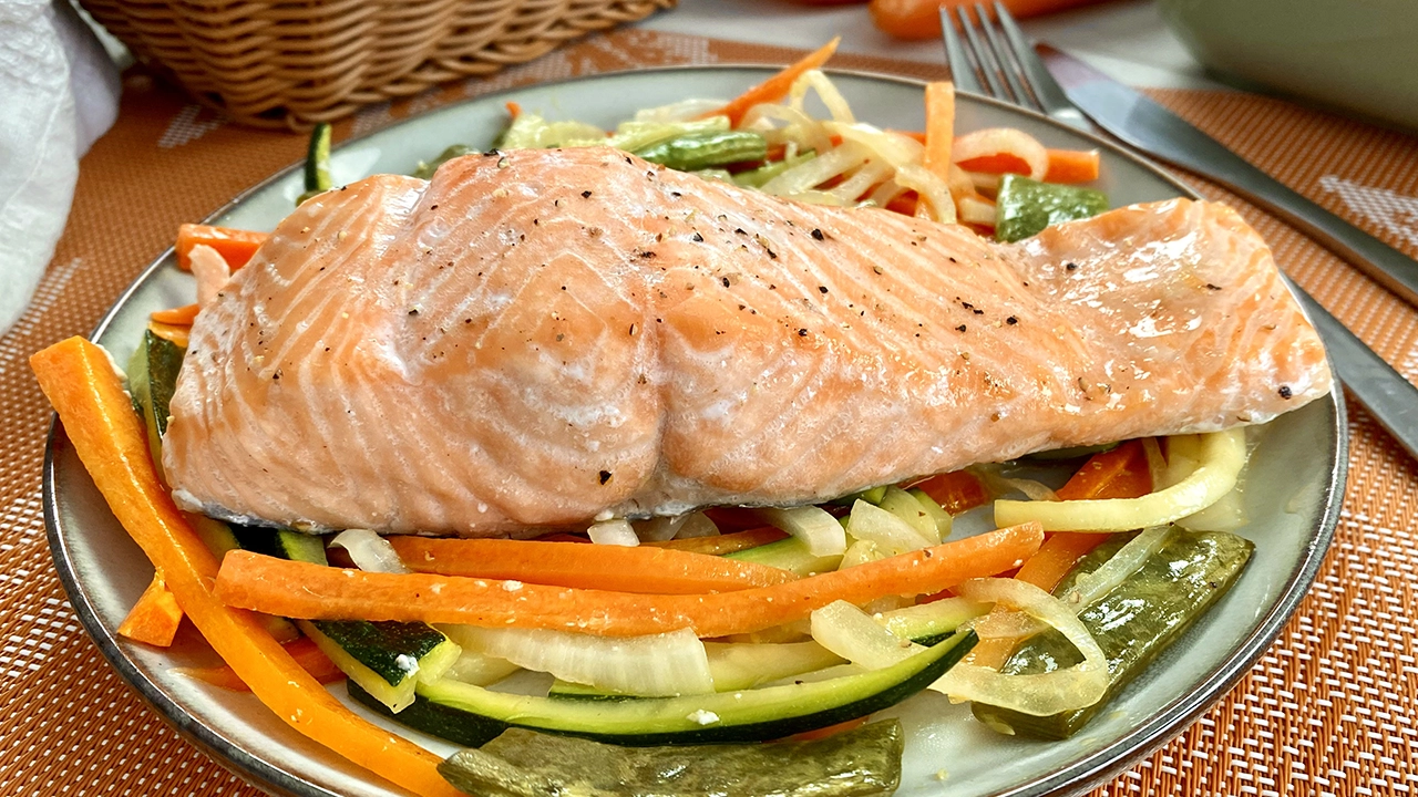 Baked salmon with vegetables