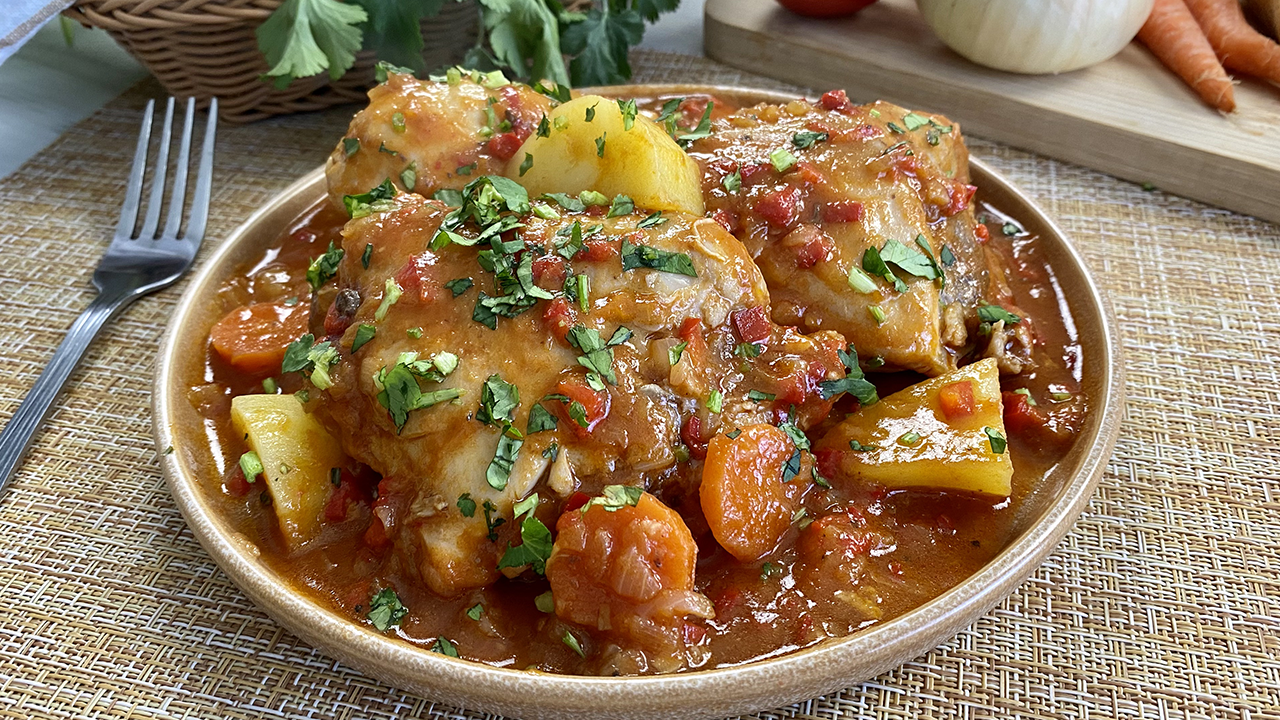 Sudado de pollo (Colombian chicken stew) 