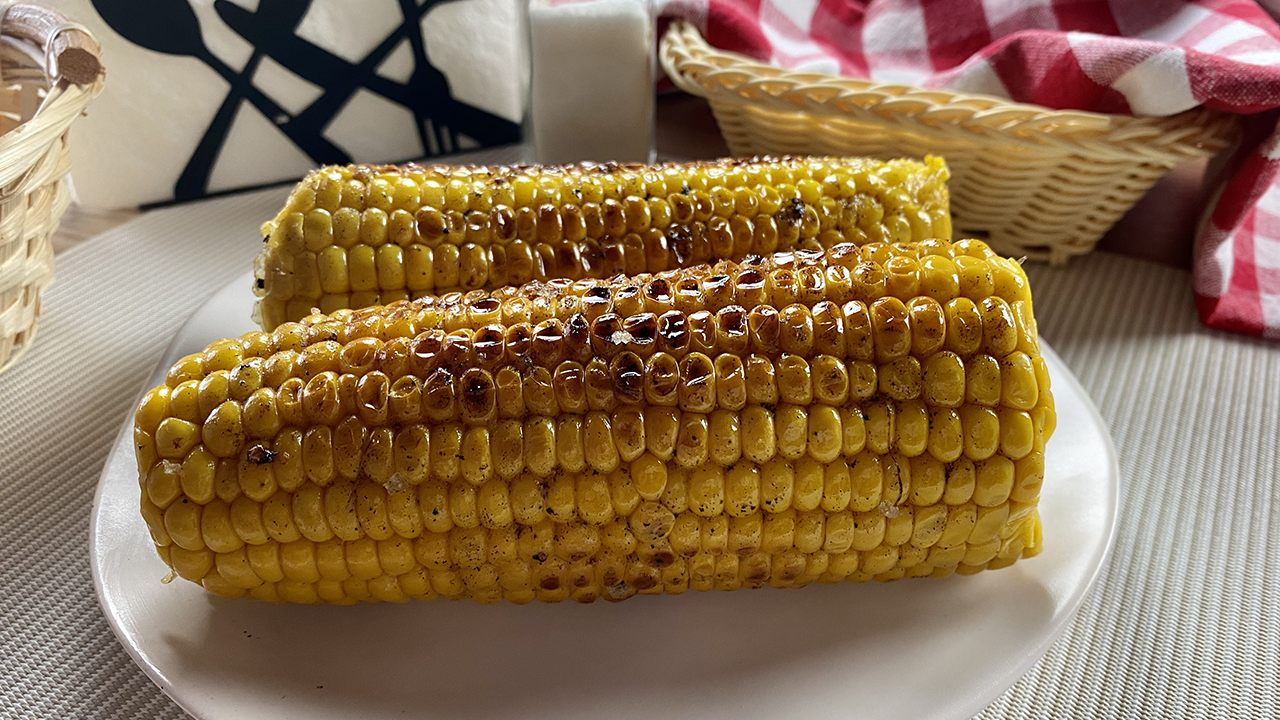 Grilled corn on the cob