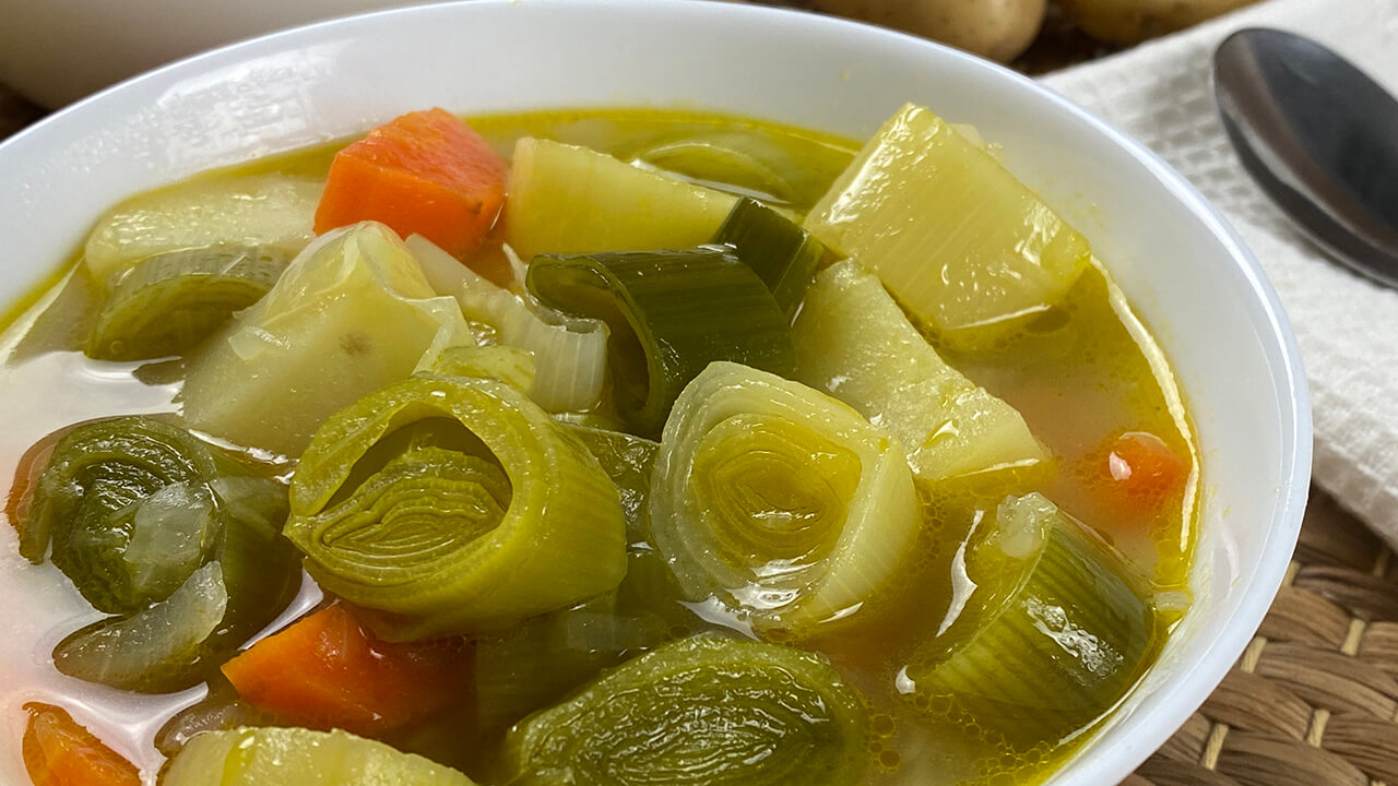 Porrusalda, leek soup