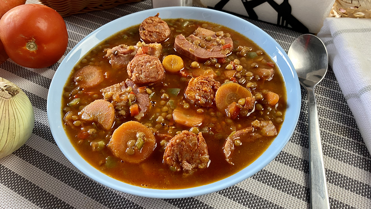 Lentejas a la riojana (Lentils Rioja style)