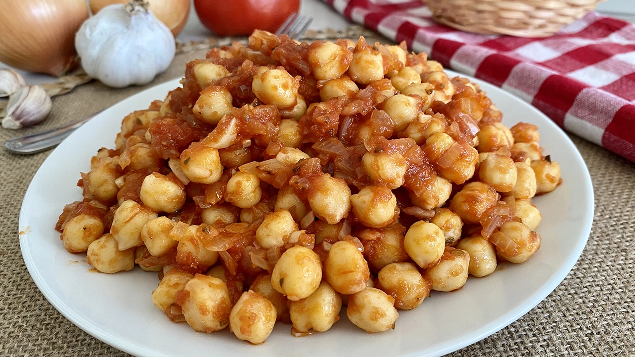 Chickpeas with tomato