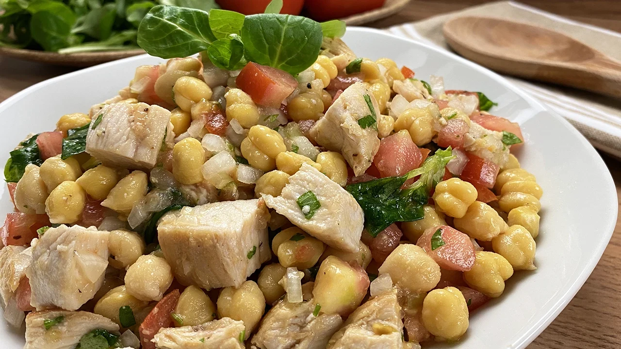 Chickpea and chicken salad