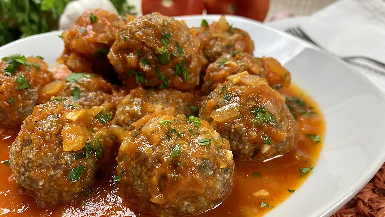 Meatballs in tomato sauce