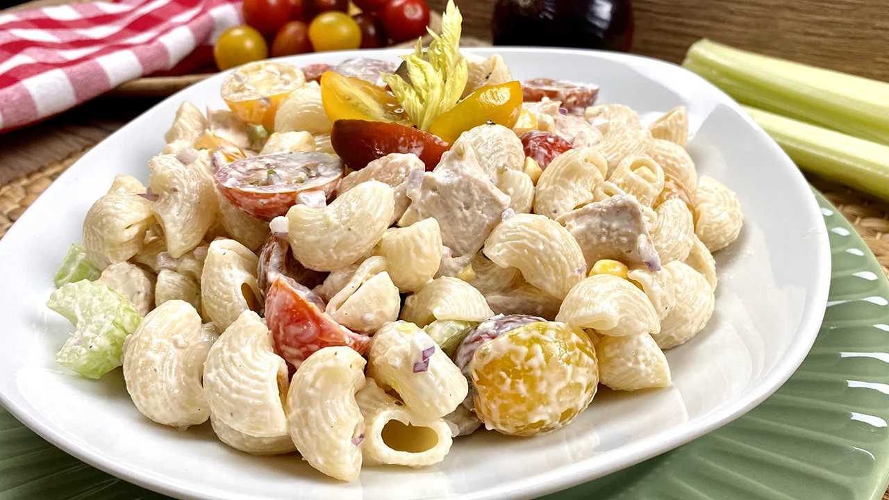 Cold pasta salad with chicken