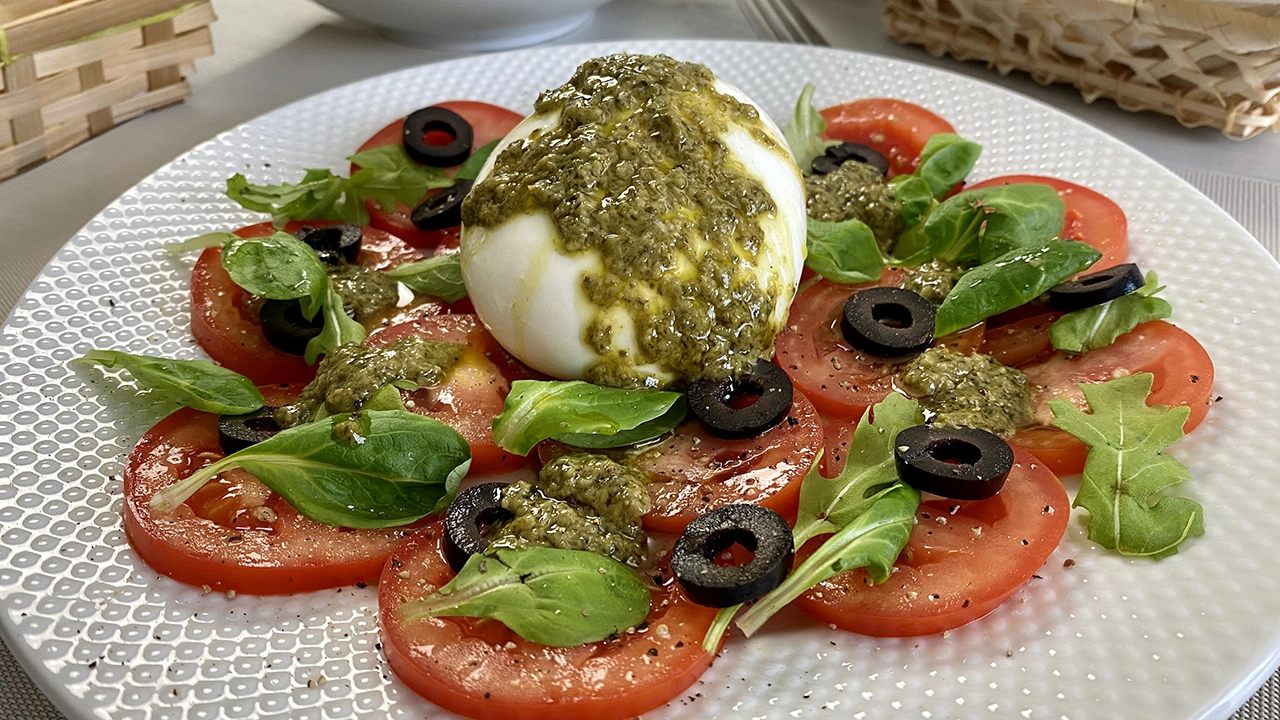 Burrata salad