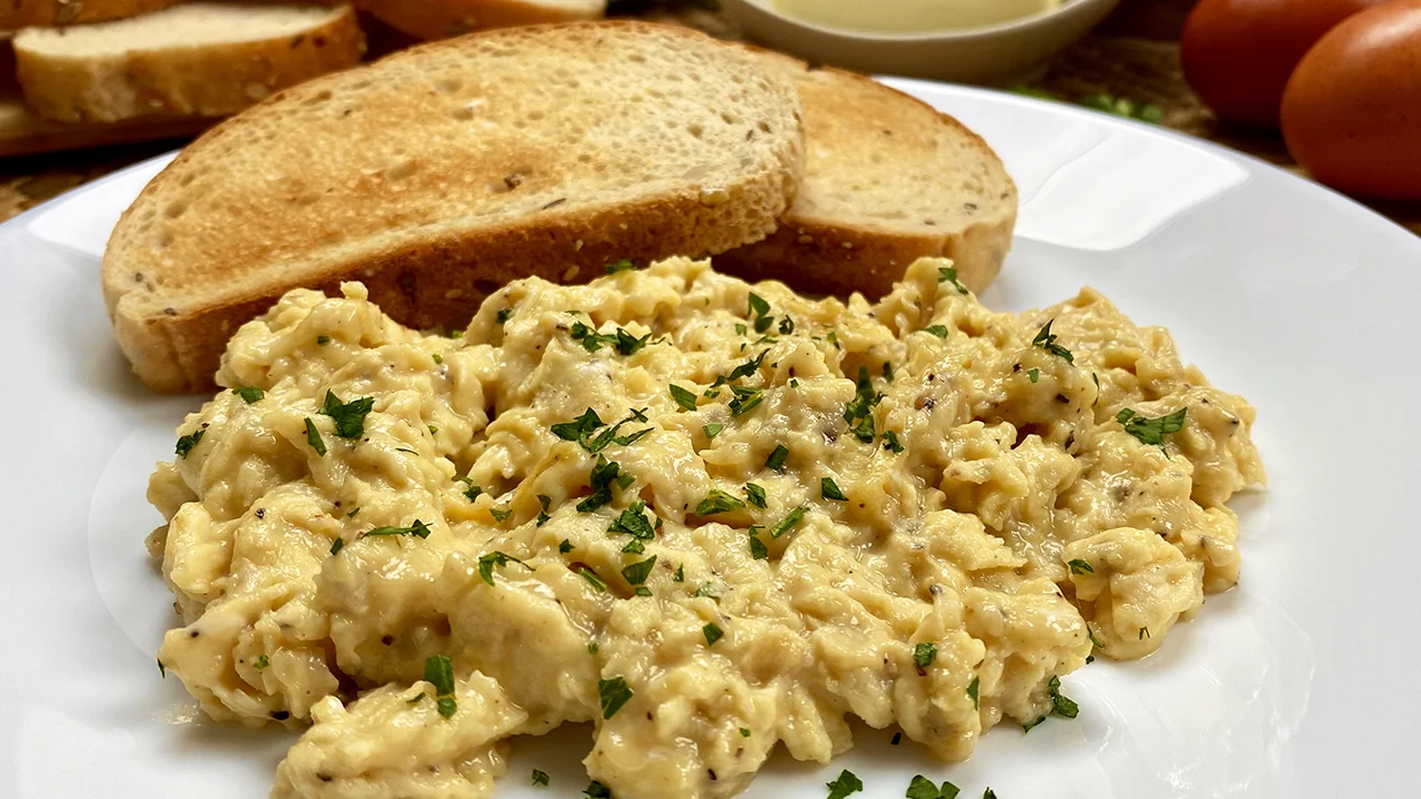 Creamy scrambled eggs