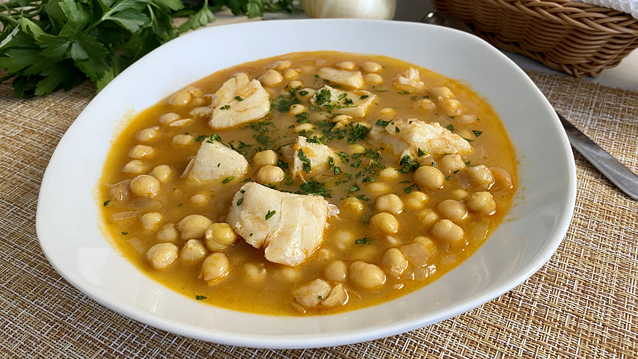 Chickpeas with cod, express version