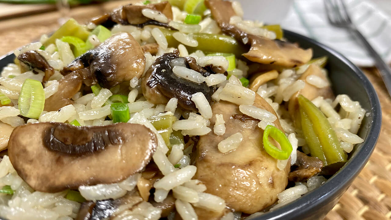 Rice with mushrooms and green beans