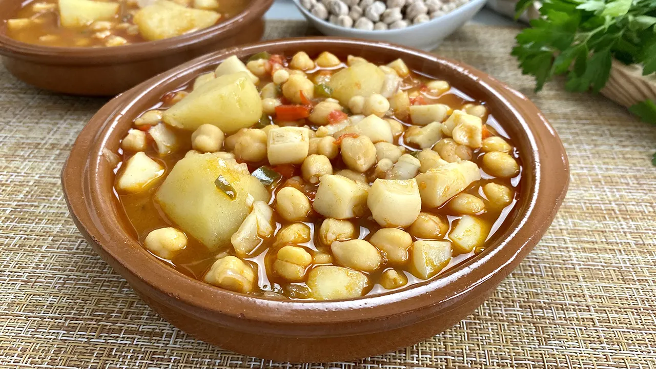 Chickpeas with cuttlefish