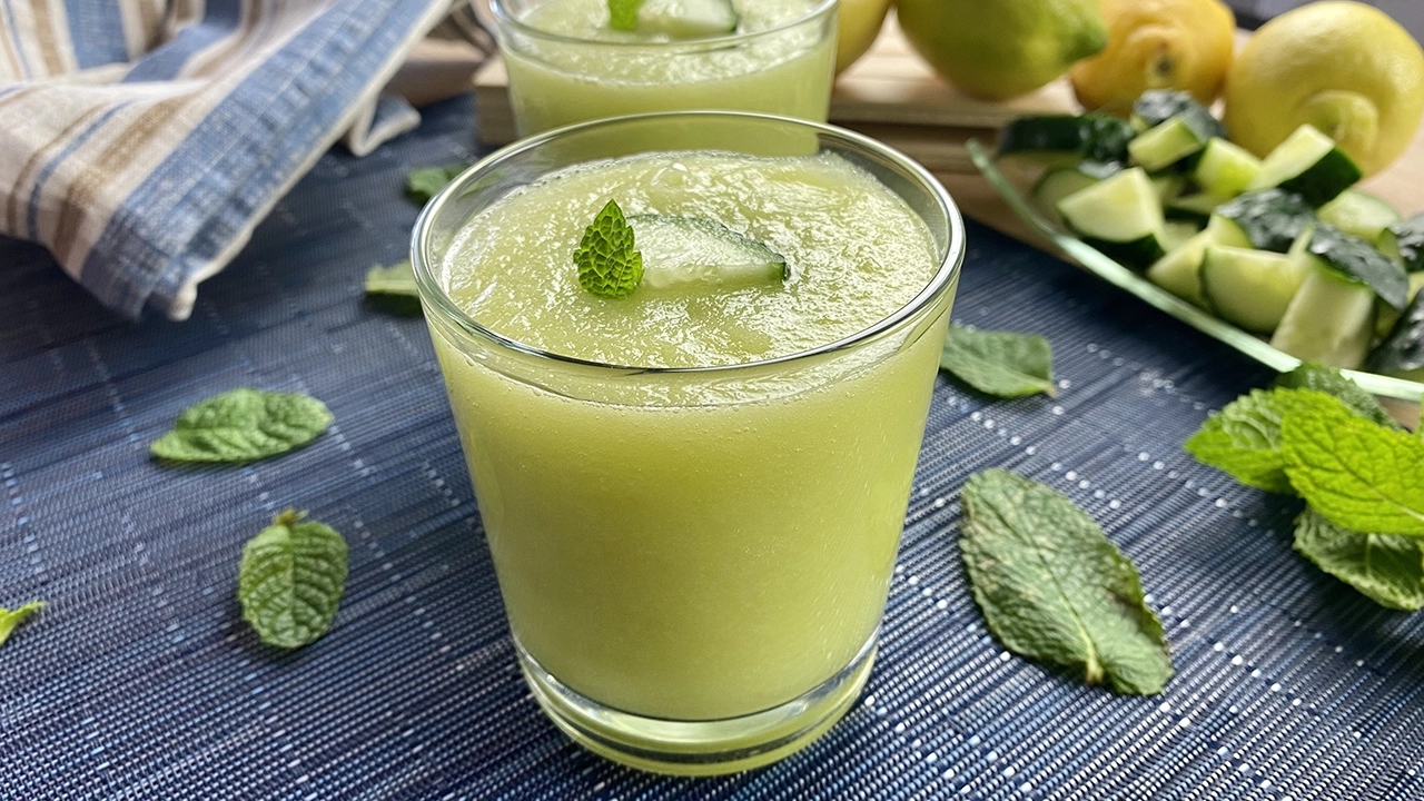 Lemon juice with cucumber