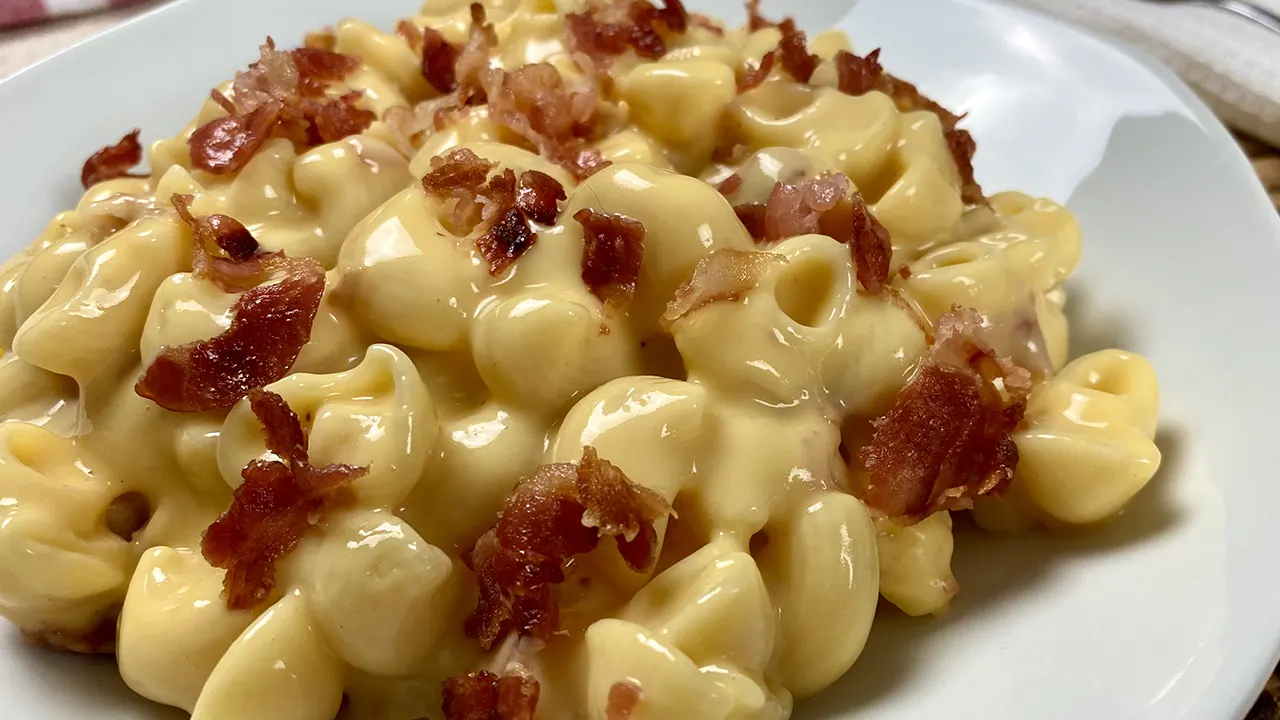 Mac and cheese with bacon