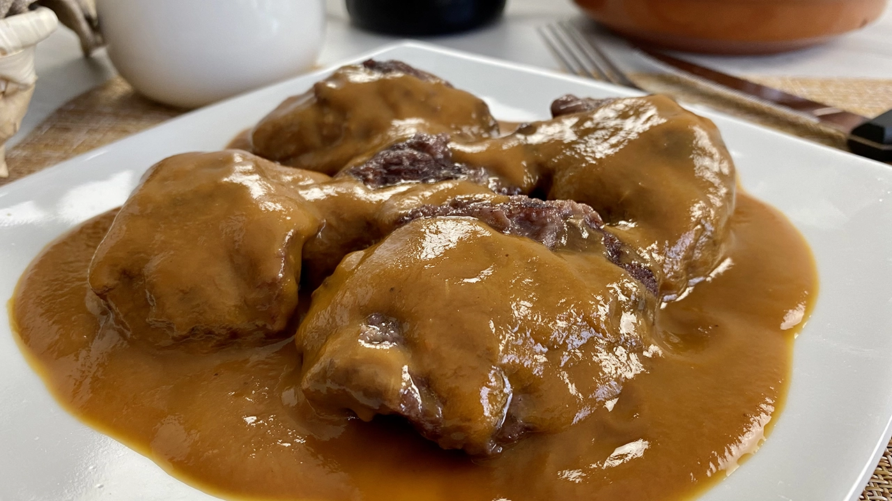 Pork cheeks in red wine