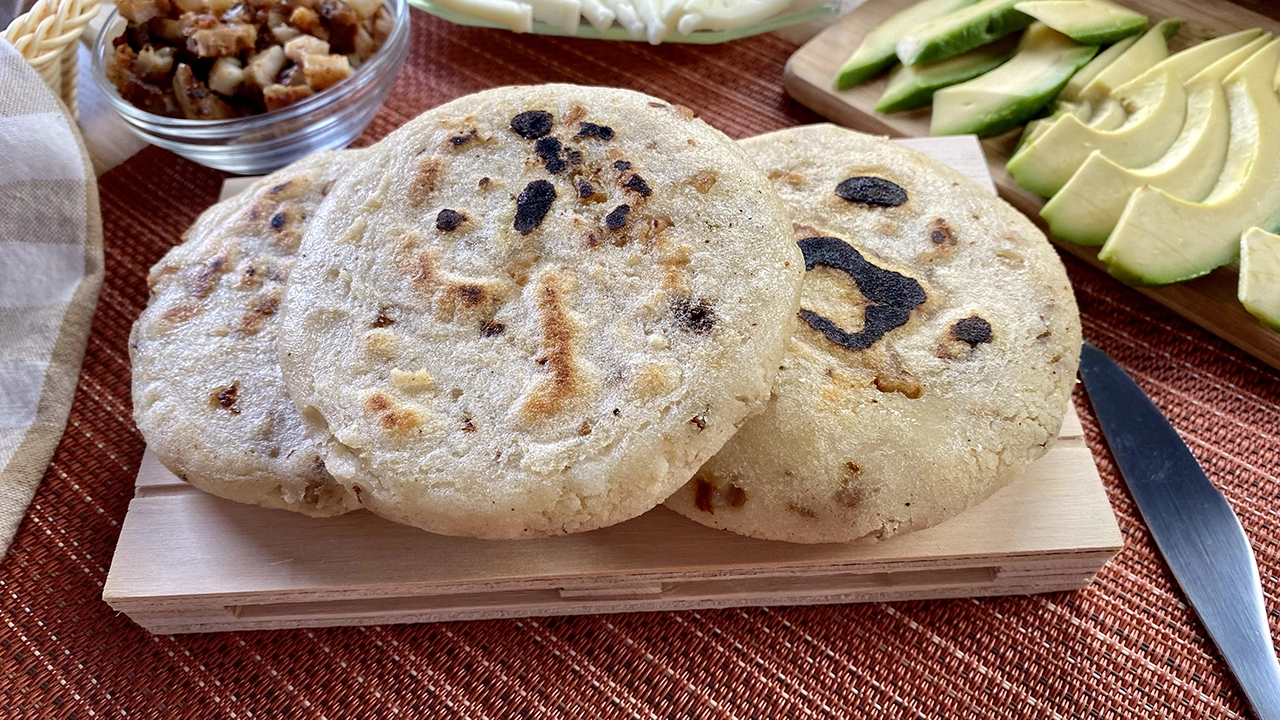 Arepa de chicharrón (pork belly cracklings arepa)