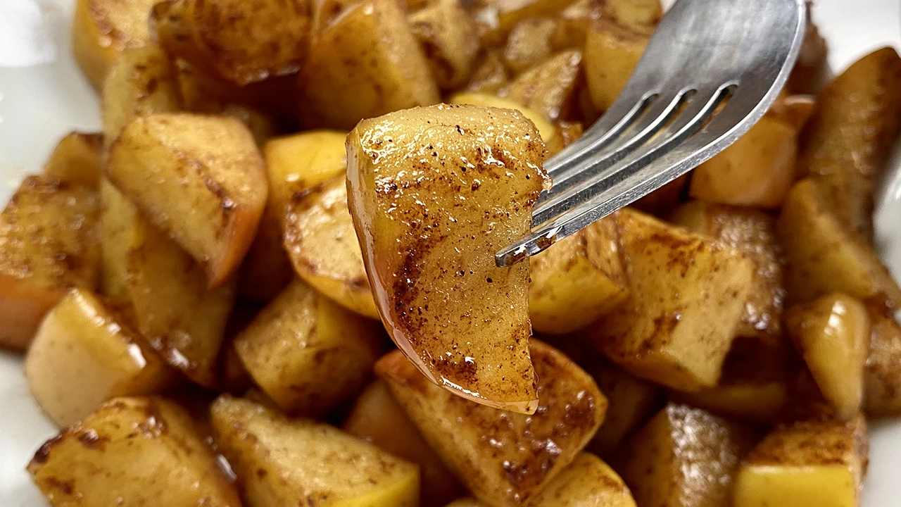 Apples with cinnamon