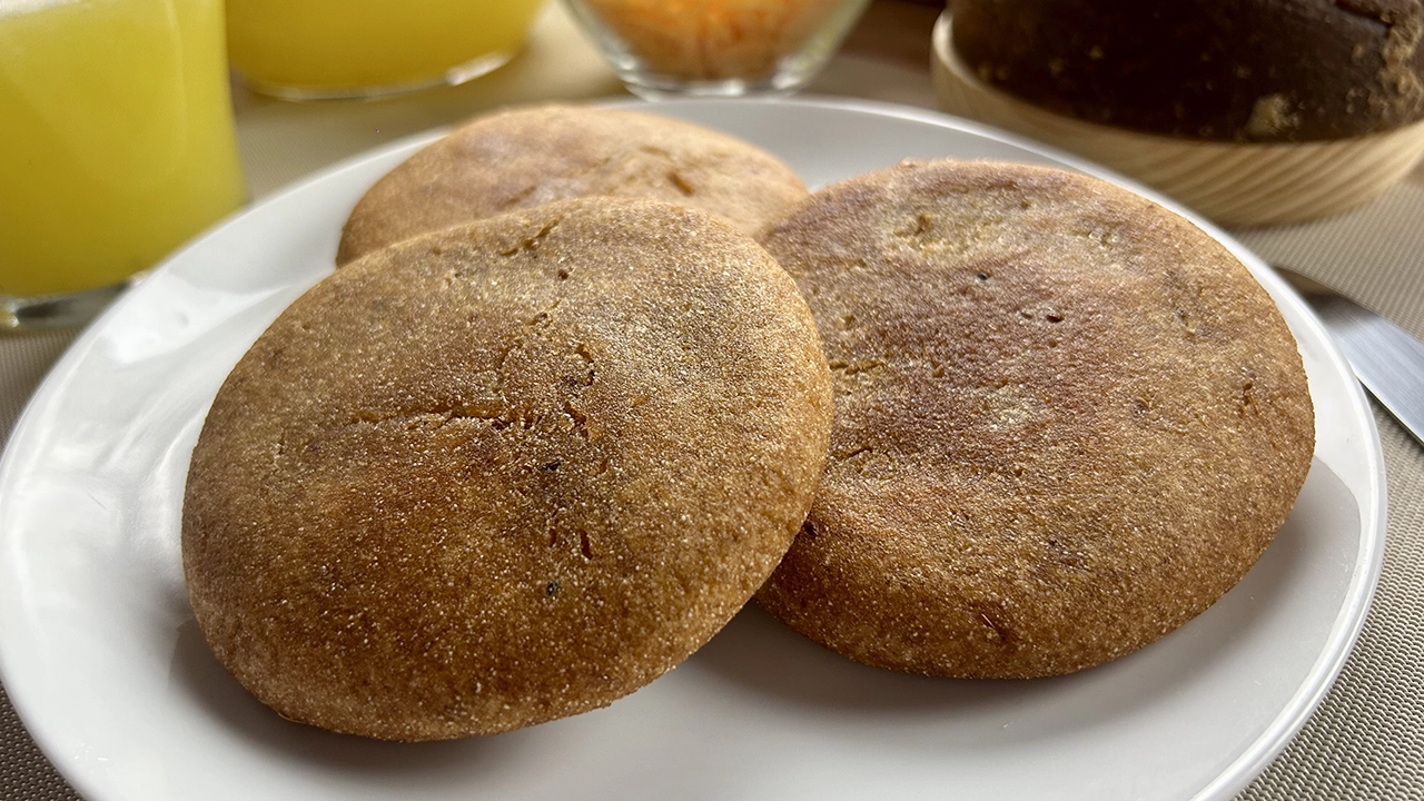 Arepa de papelón, whole cane sugar arepa