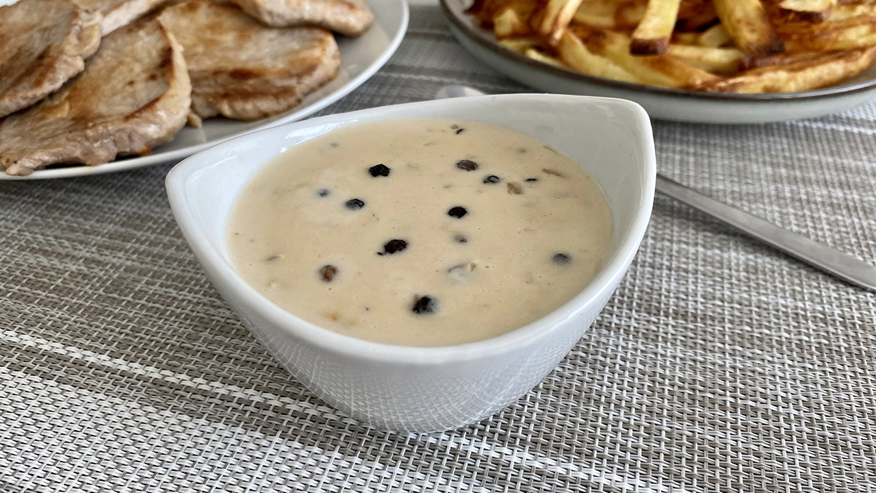 Creamy peppercorn sauce