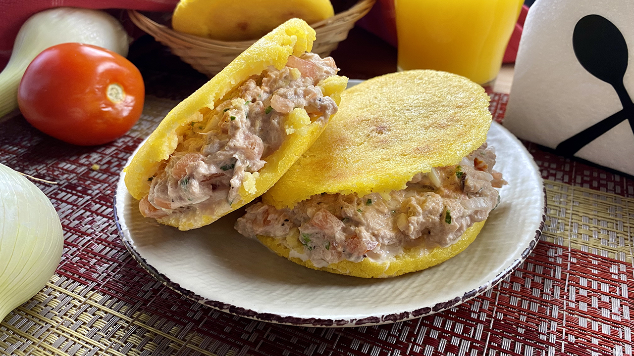 Arepa stuffed with tuna