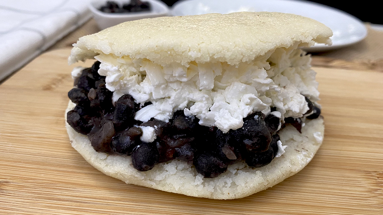 Arepa domino - Arepa with black beans and cheese