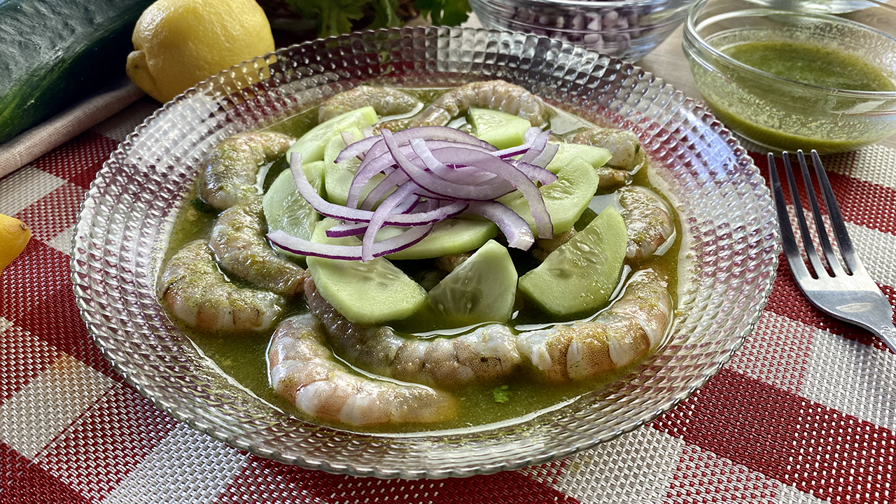 Aguachile de camarones (shrimp aguachile)