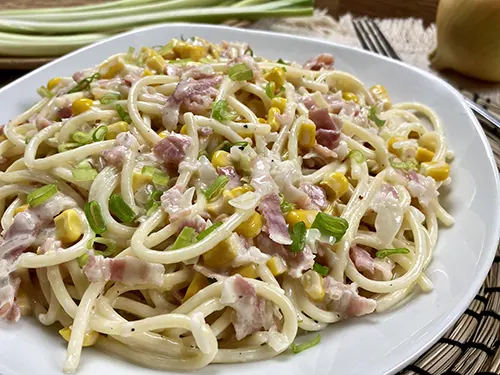 Creamy pasta with bacon and corn