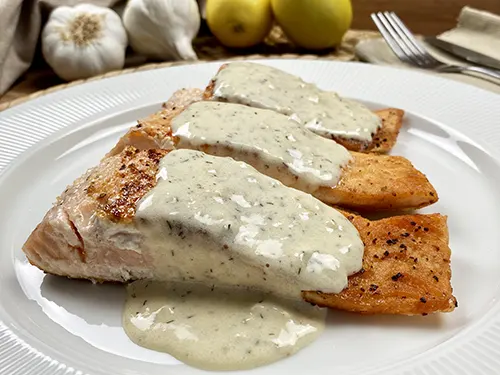 Salmon in garlic and lemon sauce