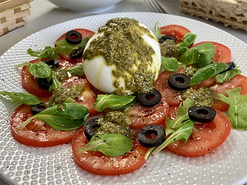 Burrata salad