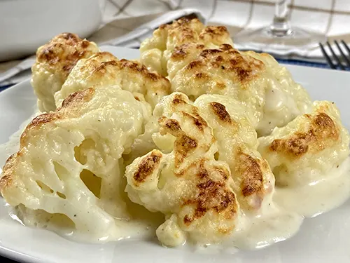 Cauliflower with béchamel sauce au gratin