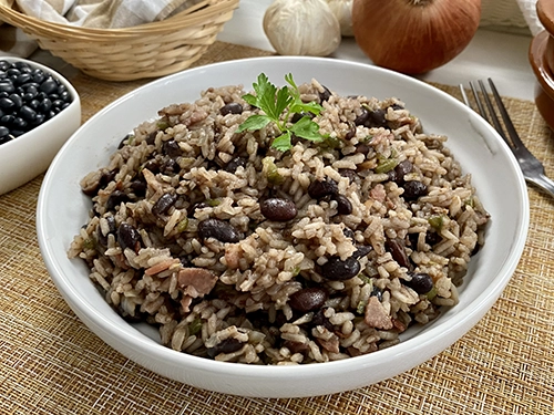 Cuban congrí rice