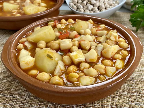 Chickpeas with cuttlefish