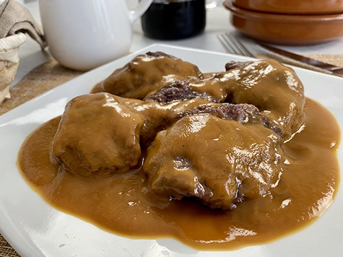 Pork cheeks in red wine