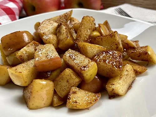 Apples with cinnamon